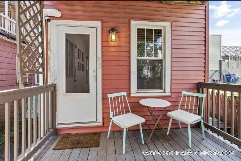 Building Photo - 171 Brooks St