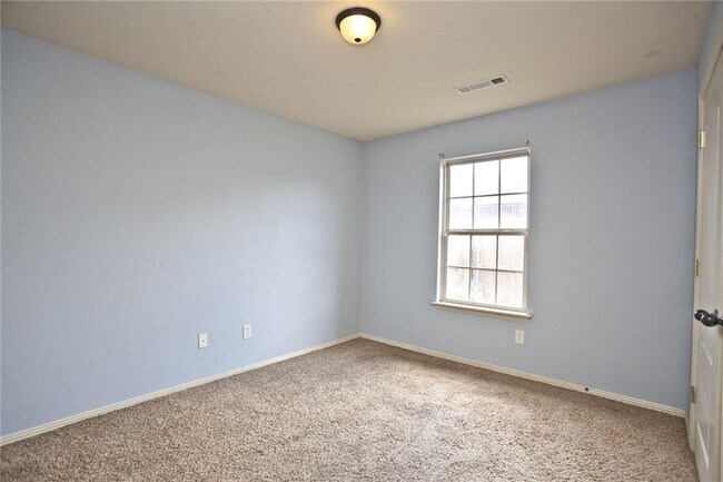 Building Photo - 3014 S B St