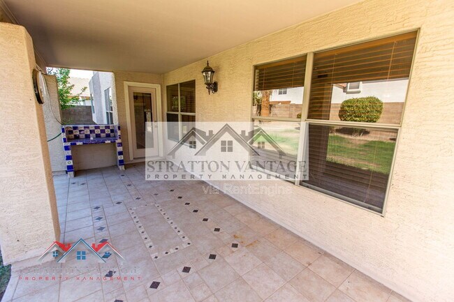 Building Photo - 960 E Constitution Dr