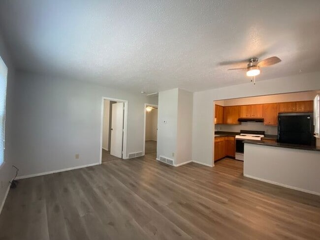 Building Photo - $1,250 | 2 Bedroom, 1 Bathroom Duplex | No...
