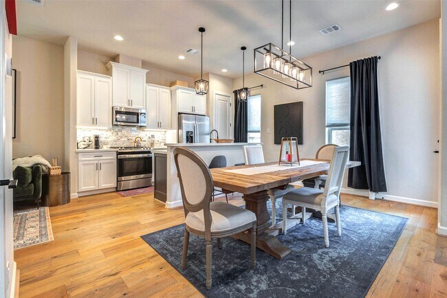 Building Photo - 11005 Upland Forest Dr