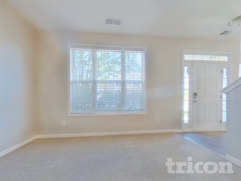 Building Photo - 121 Omega Ct