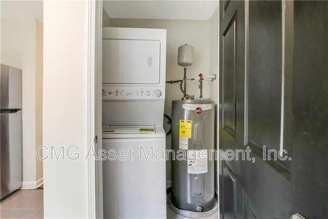 Building Photo - 551 Valley Hill Rd SE