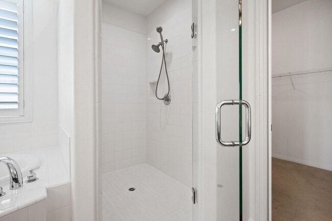 Building Photo - 124 Tesori Dr