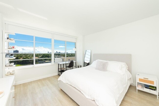 Building Photo - 9101 E Bay Harbor Dr