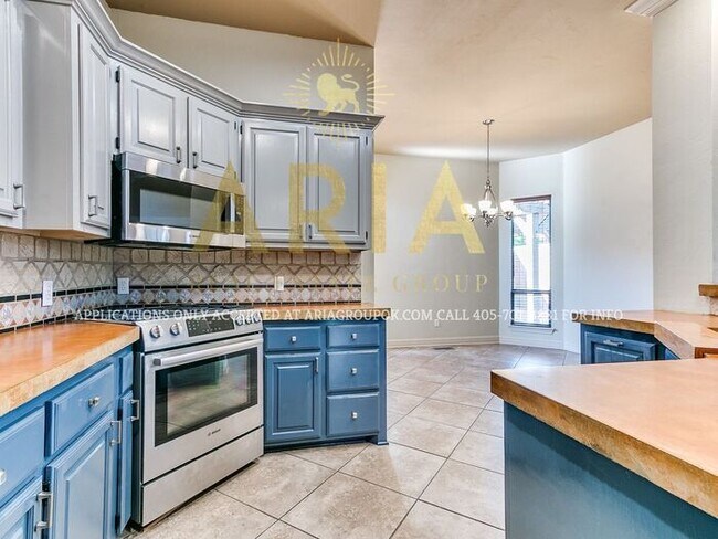 Building Photo - STUNNING 3 BED/2.5 BATH BROOKHAVEN DUPLEX!...
