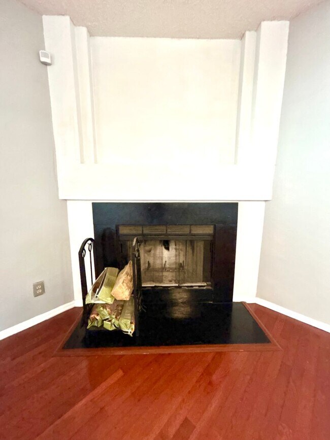 Building Photo - *COMING SOON* Energy-Efficient 4BR Home w/ Solar Panels, Loft & Backyard Oasis!