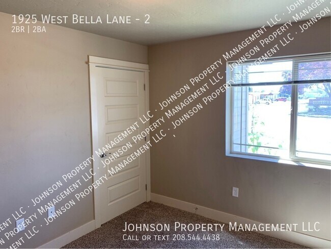 Building Photo - 1925 W Bella Ln