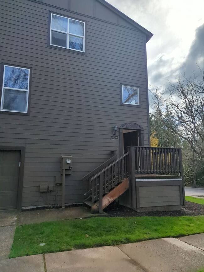 Primary Photo - 3 bedroom, 3 bathroom end townhouse with 2...