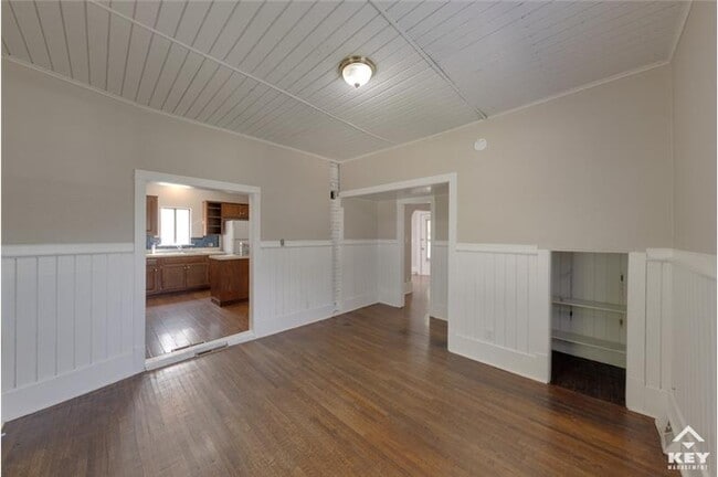 Building Photo - 1258 N Lewellen Ave