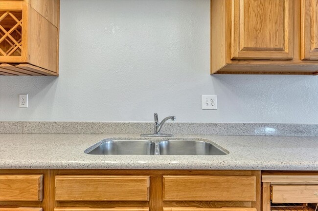 Building Photo - 3145 Shofner Pl