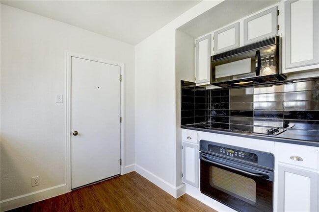 Building Photo - 1602 Mohle Dr