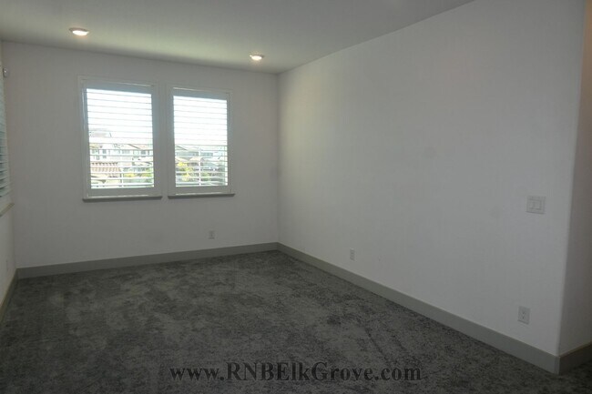 Building Photo - 10060 Carinata Dr