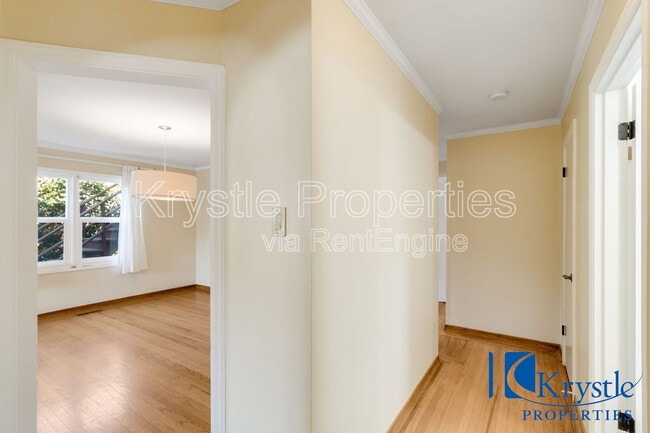 Building Photo - 1322 Wanda St