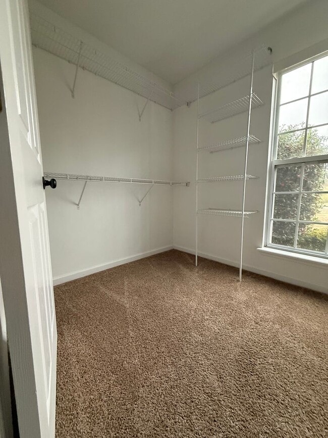 Building Photo - HOME FOR LEASE 4 BR 2 BATH RANCHSTYLE  SPLIT FLOOR PLAN AND OPEN  LARGE  FENCED BACKYARD  CONVENI...