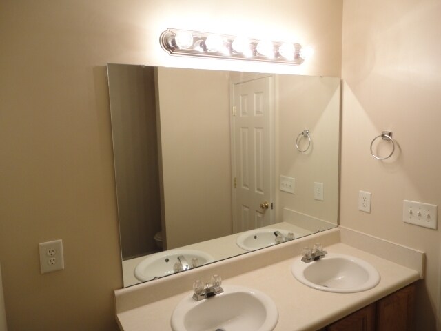 Building Photo - 3660 Watkins Ridge Ct