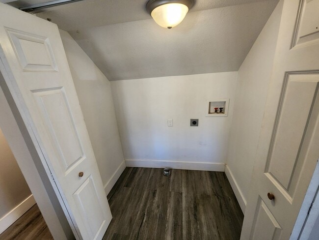 Building Photo - 2 Bedroom 2Bathroom House