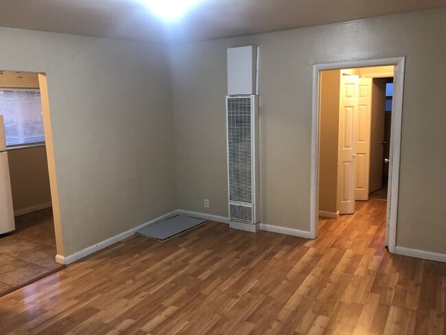 Building Photo - "Charming 1-Bedroom apartment with Spacious Layout in the Heart of Salt Lake City!"