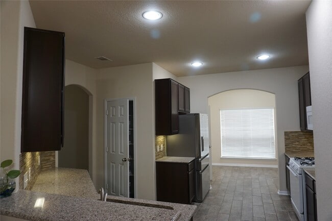 Building Photo - 10615 Chestnut Path Way