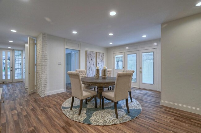 Building Photo - 5407 John Dreaper Dr