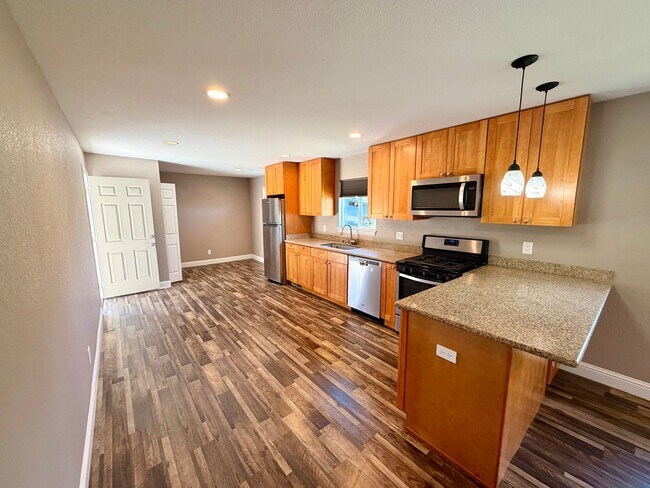 Building Photo - Updated 2 Bedroom 1 Bathroom in Grass Valley