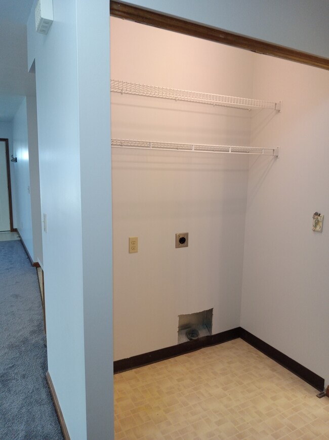 Building Photo - 316 Willowbend Cir