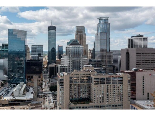 Building Photo - 433 S 7th St