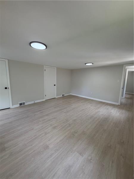 Building Photo - 306 Valley Dr