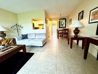 Building Photo - 560 Horizon W