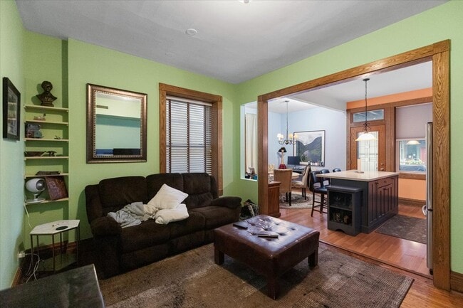 Building Photo - 505 W Fullerton Pky