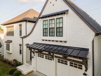 Building Photo - **LIKE-NEW, HIGH-END EXECUTIVE HOME WITH INCREDIBLE OUTDOOR ENTERTAINING IN IDEAL LOCATION**