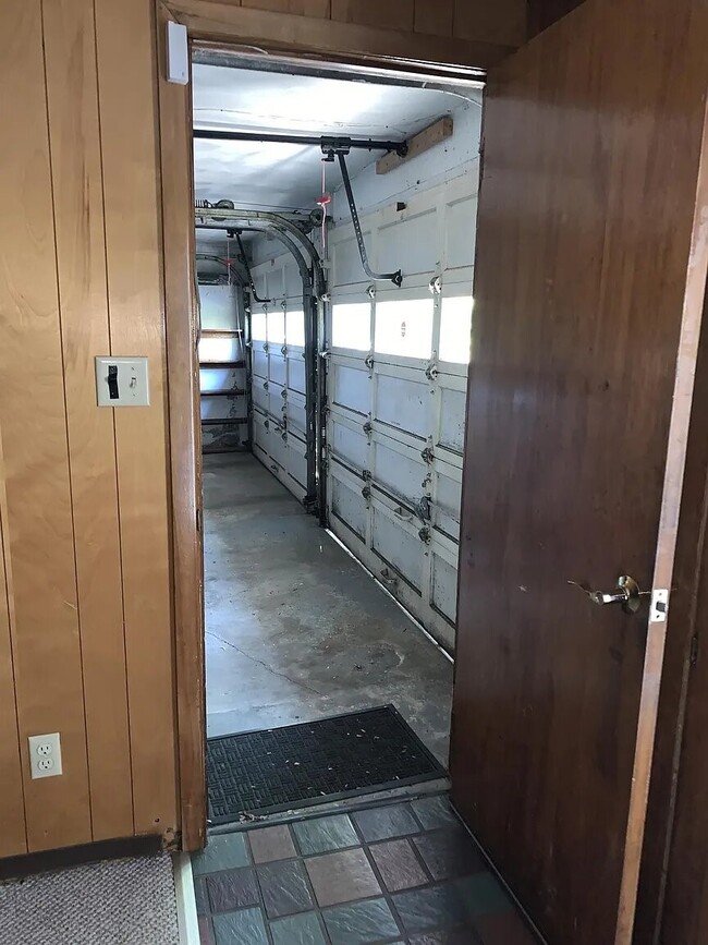 Building Photo - 3137 Belmont Ave