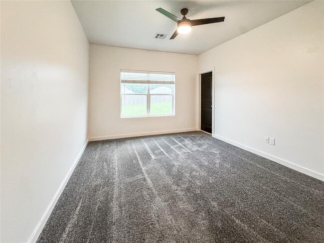 Building Photo - 305 7th St