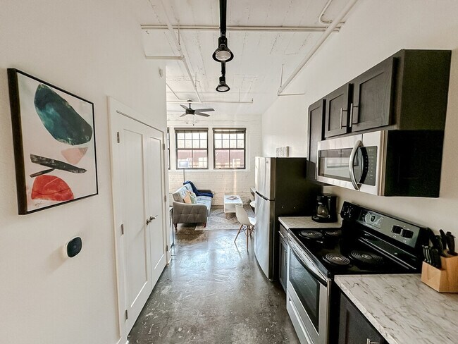 Building Photo - 701 E 2nd St N