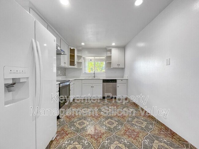 Building Photo - 1718 Vista Glen Dr