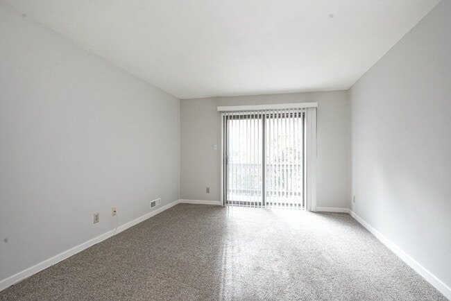 Building Photo - 2004 Augusta Cir