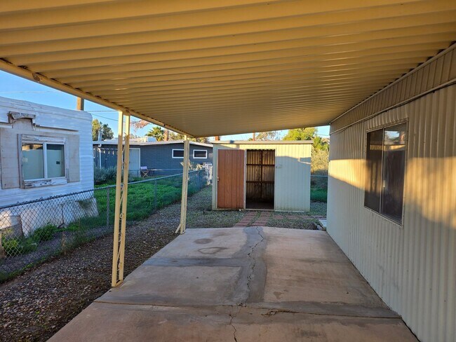 Building Photo - 1st Month Free!! 2 Bedroom/2Bath Mobile home with Arizona Room and Fully Fenced Yard.