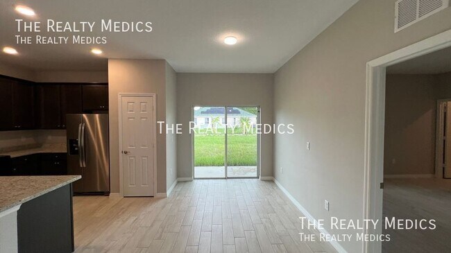 Building Photo - 3290 Halden Ave SE