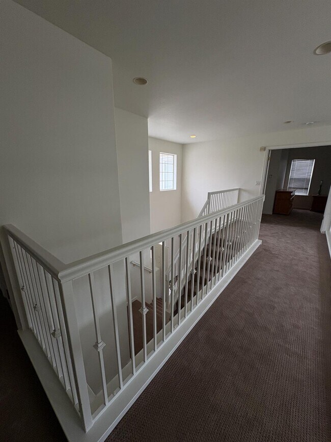 Building Photo - 3437 Greenfield Ave