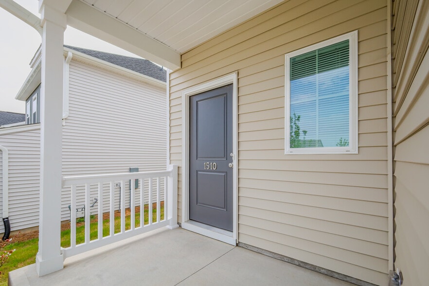 Front porch - 1510 Alvin Pond Dr
