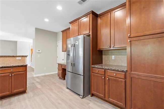 Building Photo - 4660 Lake Hill Trail