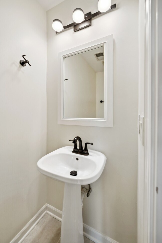 Building Photo - 1816 N Spaulding Ave