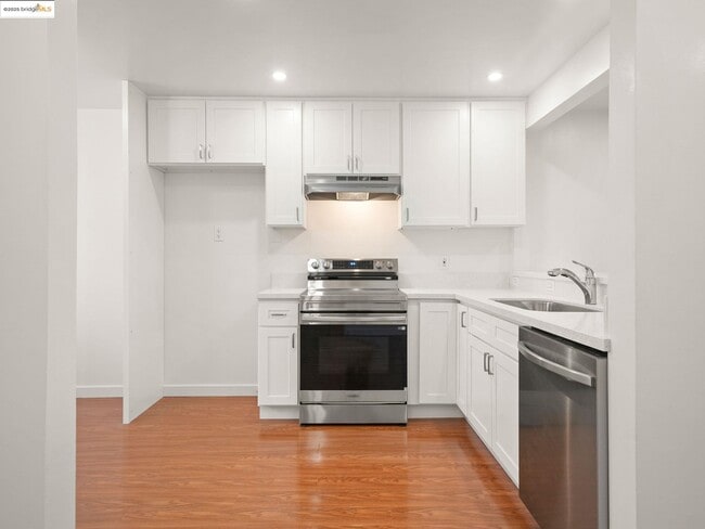 Building Photo - 1274 Terra Ave