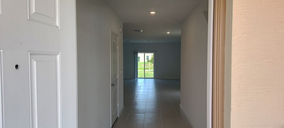 Building Photo - 798 Carlyle Way