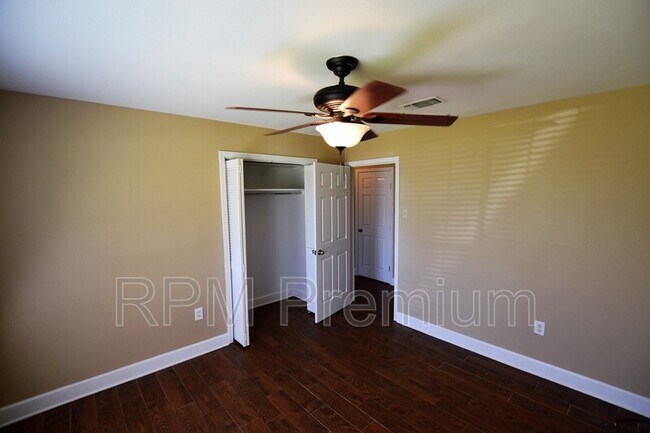 Building Photo - 12299 Sherbrook Dr