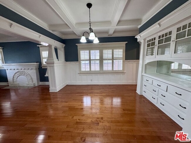 Building Photo - 4613 S Van Ness Ave