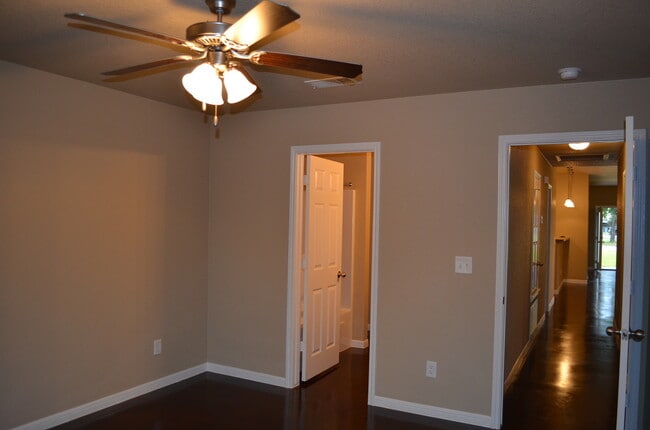 Building Photo - 1609 Pontotoc Ter