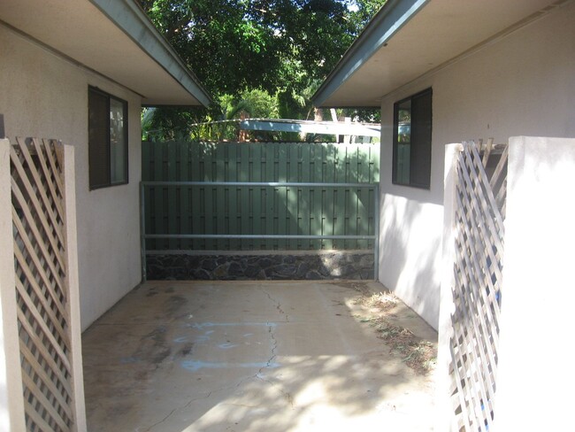 Building Photo - 40 Waiohuli St 5-Plex 1 bedroom 1 bath 1 p...