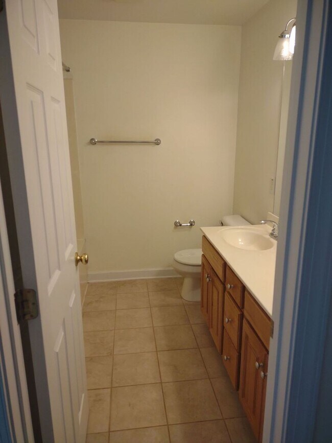 Building Photo - Lovely 2 Bedroom House | Great Location!