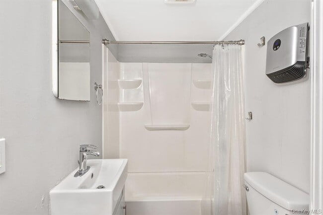 Building Photo - 572 Montauk Hwy